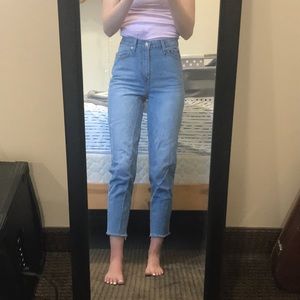 levi’s mom jeans size 25